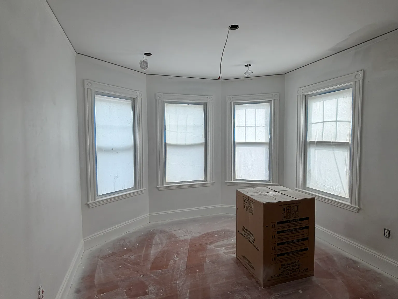3 bed, 1.5 bath, 999 sqft, $4,000 — Photo 1