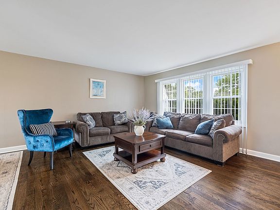 4th image of 1810 W Parkside Dr
