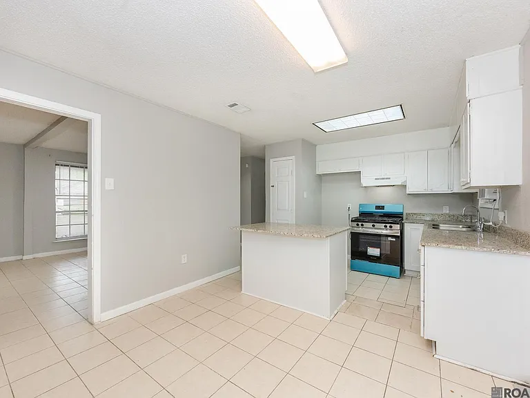 7224 Meadow Park Ave — Photo 5