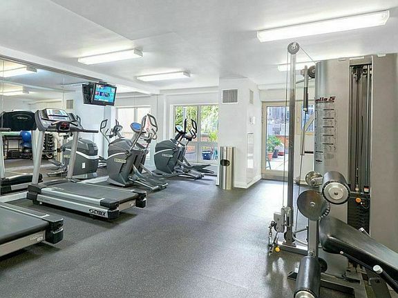 5th image of 302 2nd St APT 3F