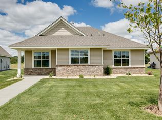 2242 8th Ln SE, Cambridge, MN 55008