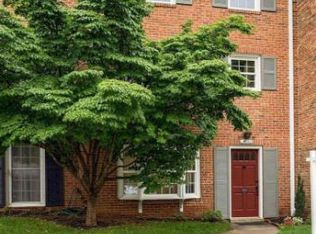 6632 Burlington Pl, Springfield, VA 22152