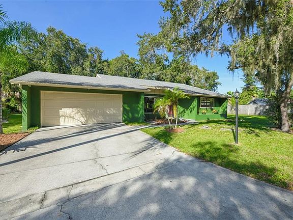 3rd image of 2100 Pine Gardens Trl