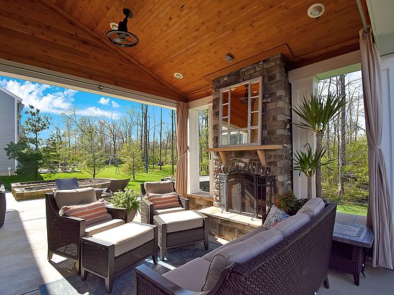 4th image of 935 Kentucky Cir