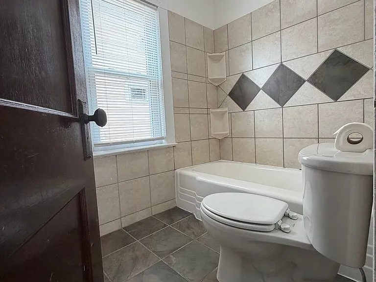 4517 Bucyrus Ave — Photo 9