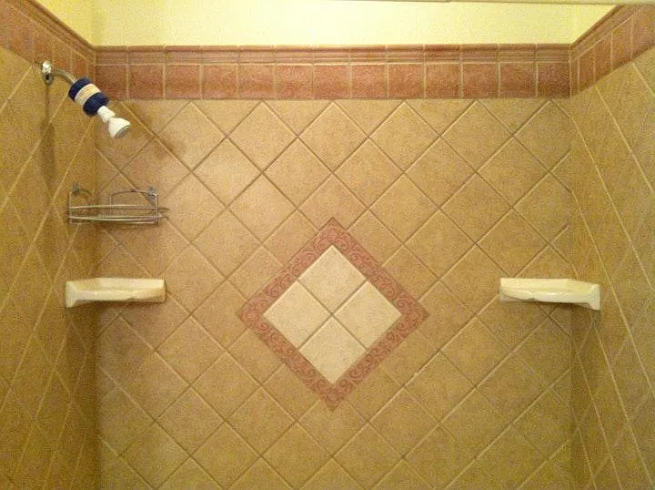 Guest Shower and Tub