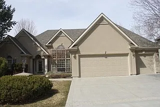 576 E Riverchase Way