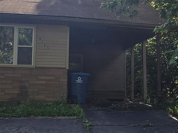 4th image of 10125 Crown Point Dr