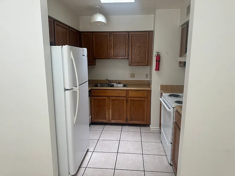 1606 W Calle Sur St #A — Photo 7