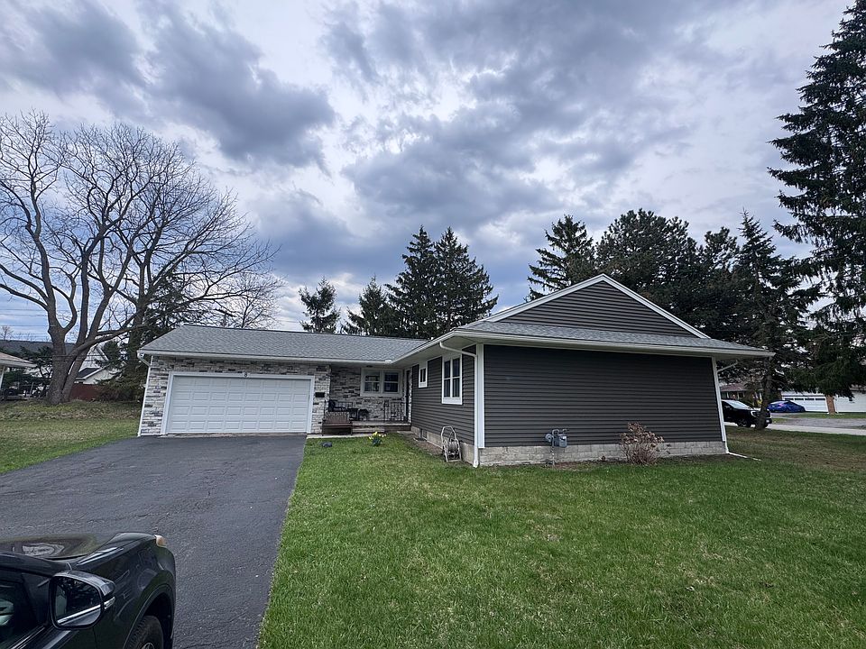1st image of 8 Hillview Dr