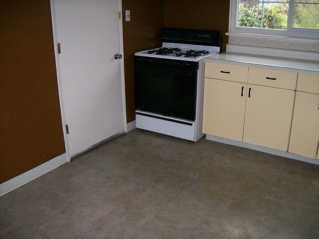 2nd image of 1005 S East Ave