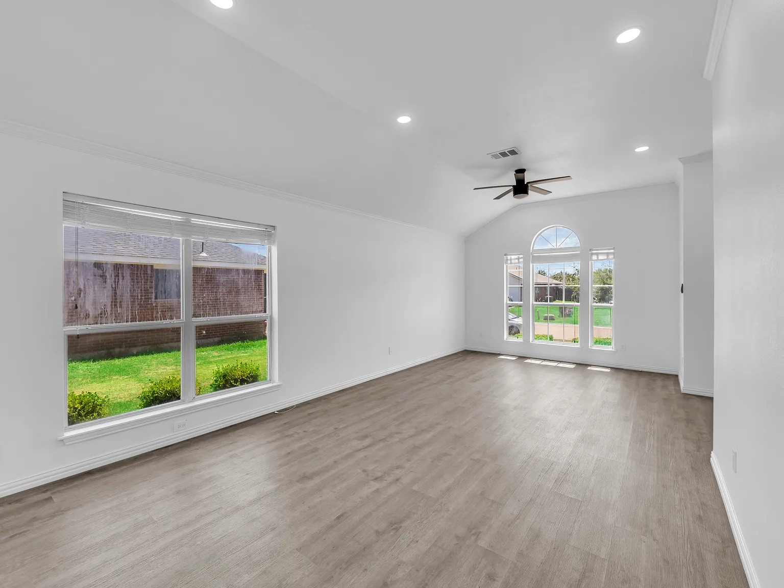 720 Mackenzi Dr — Photo 4