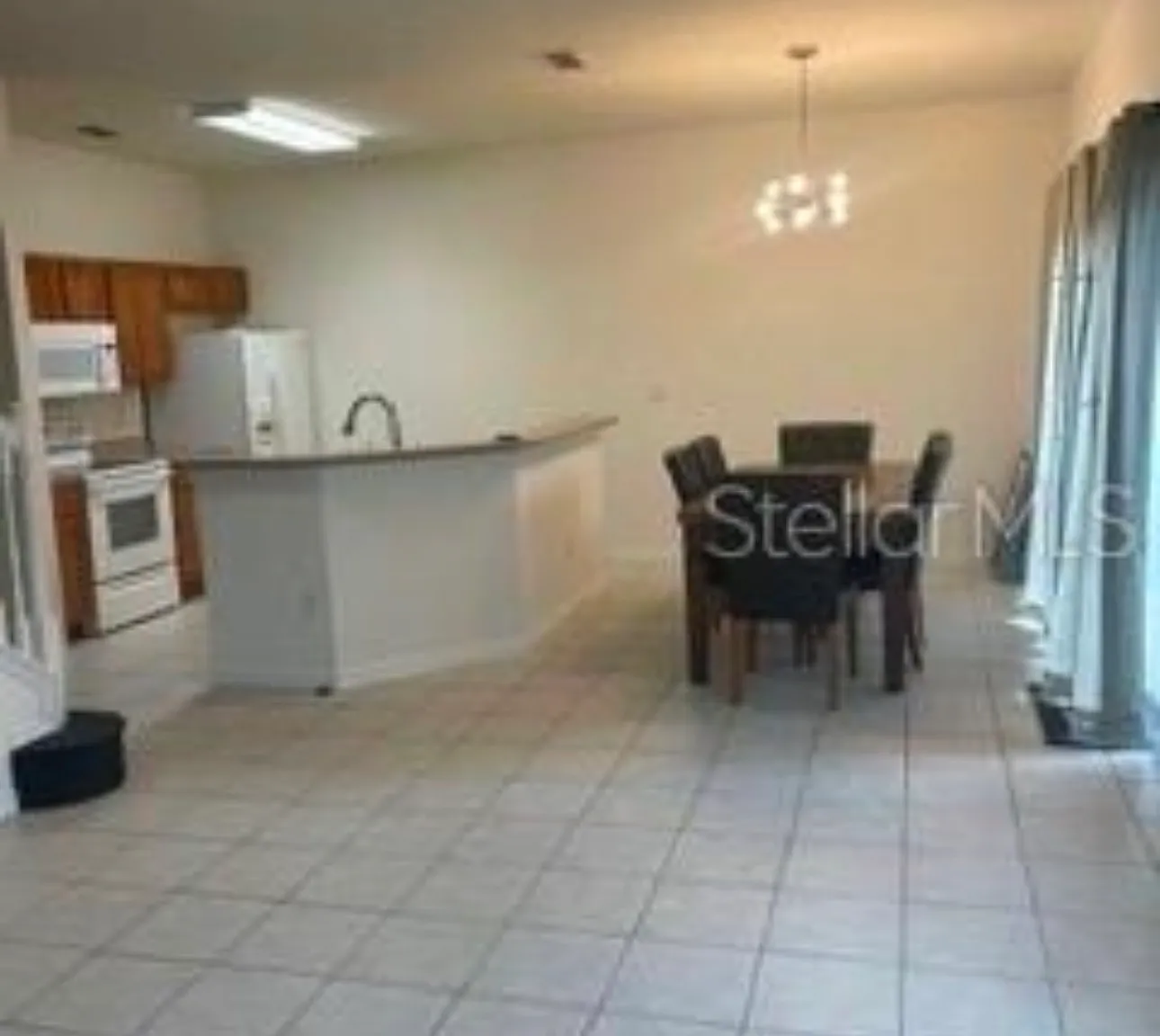 4 bed, 1636 sqft, $2,450 — Photo 4