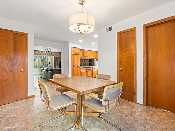 5th image of 1602 Brittany Ln