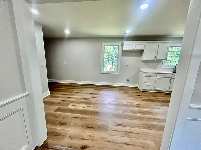 201 Hollywood Dr — Photo 11