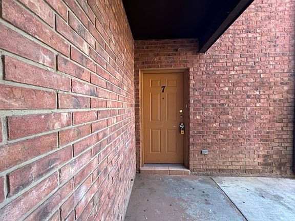 3rd image of 1001 E Travis St #1001T-7