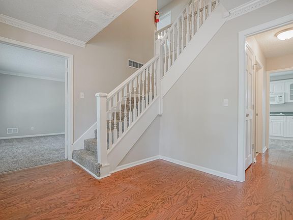 4th image of 1316 Country Squire Dr