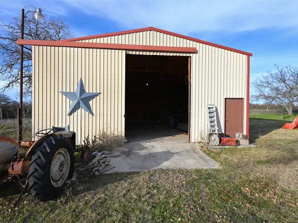 540 Perkins Rd, Bowie, TX 76230