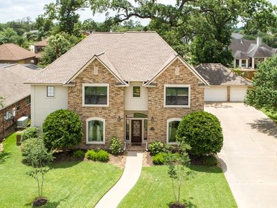 114 Arrowhead Dr, Lake Jackson, TX, 77566