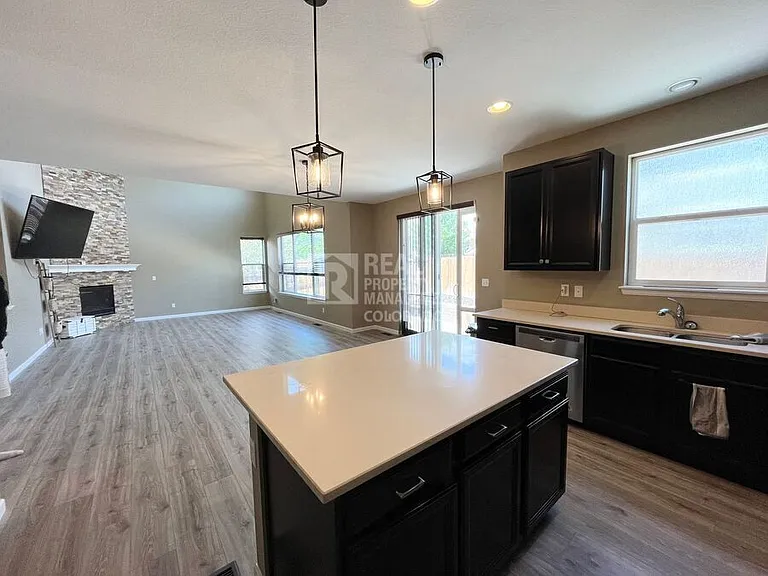 312 Cade St — Photo 2
