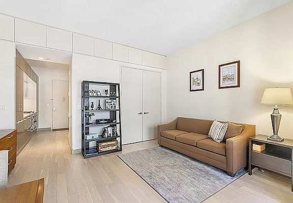 3rd image of 75 Wall St APT 23I