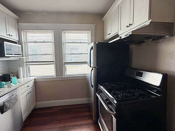 2nd image of 3961 Washington St APT 2R