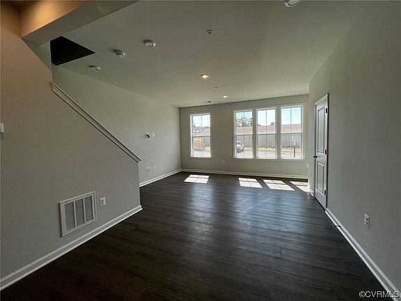 4th image of 9273 Magellan Pkwy #B