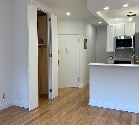 4th image of 401 E 79th St #2B