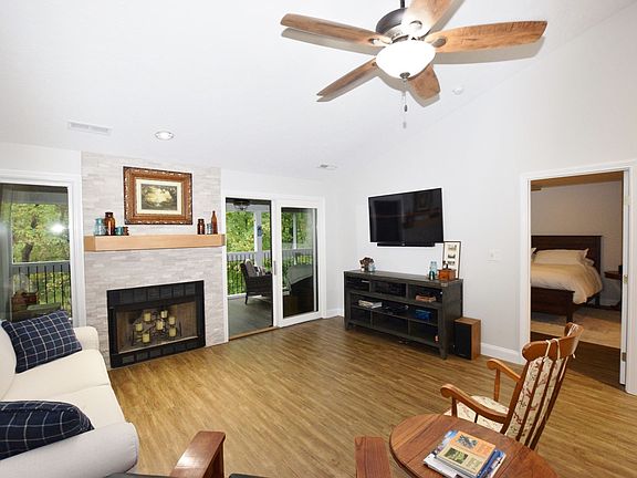 5th image of 1822 E Eagle Bay Dr