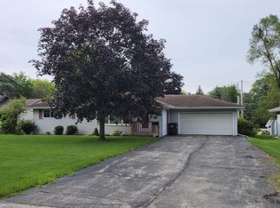 409 Oakhurst Ave, Union Grove, WI 53182