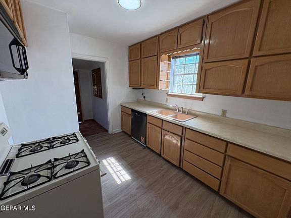 4th image of 3701 Jackson Ave