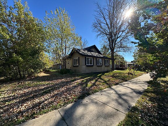 3rd image of 524 NE 4th Ave