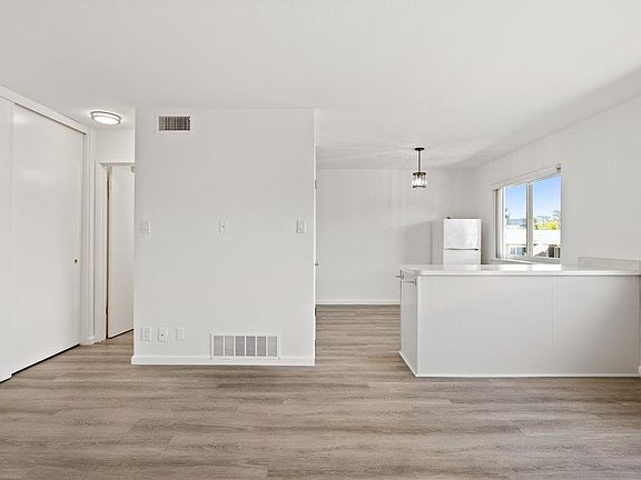 3rd image of 1439 Floribunda Ave