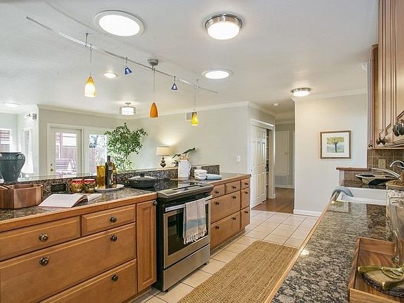 4th image of 949 Ponderosa Pl