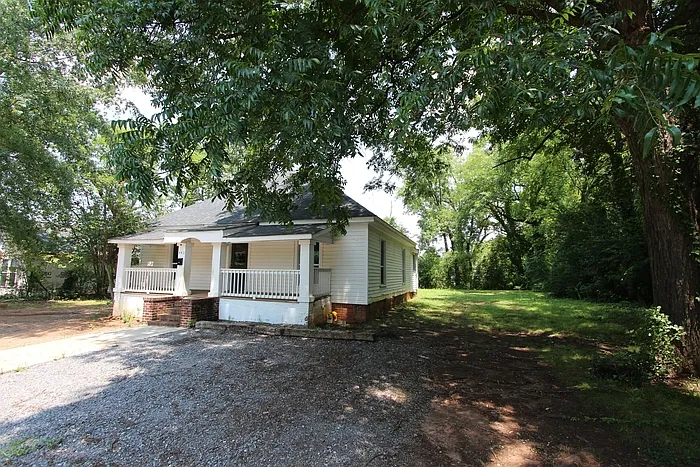 3 bed, 2.0 bath, 1462 sqft, $2,000 — Photo 1