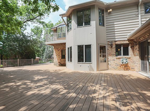 4th image of 11 Old Tamarack Ln