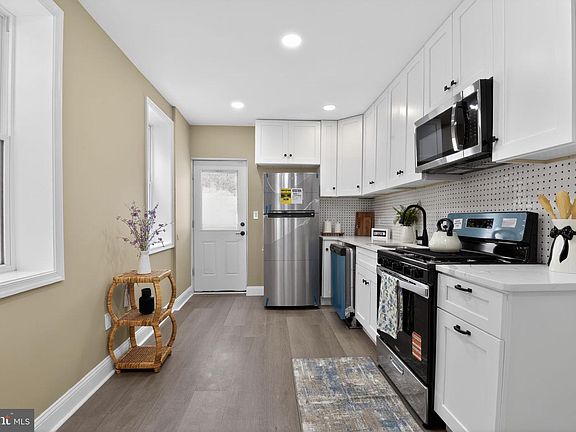 3rd image of 1213 W 3rd St