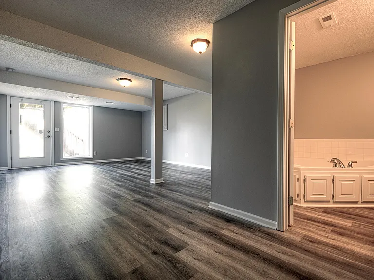 11246 N Madison Ave — Photo 22