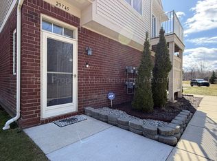 29745 Fox Run Cir, Warren, MI 48092