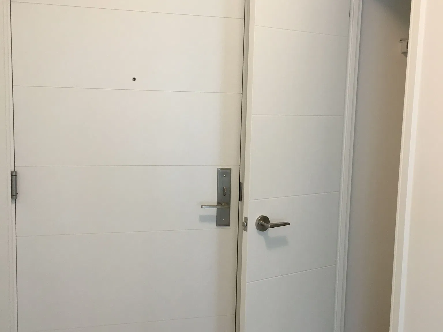 1 bed, $2,400 — Photo 3