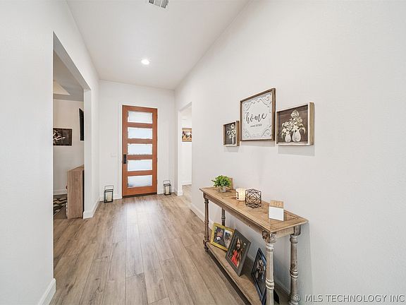 3rd image of 2921 N Front Rd