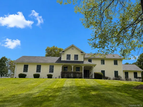 97 Moffat Road, Washingtonville, NY 10992