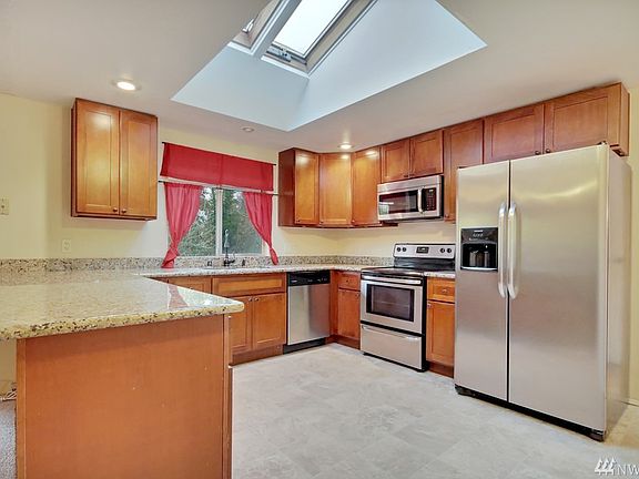 4th image of 13919 4th Ave E