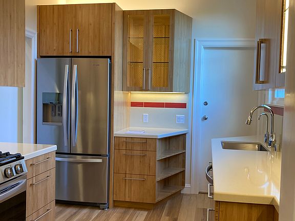 3rd image of 126 Palm Ave APT 2