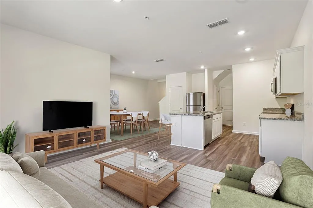 4 bed, 2.5 bath, 1662 sqft, $2,650 — Photo 4