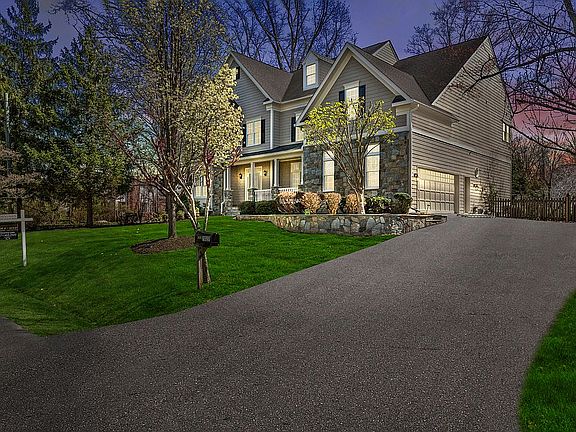 2nd image of 7027 Elizabeth Dr