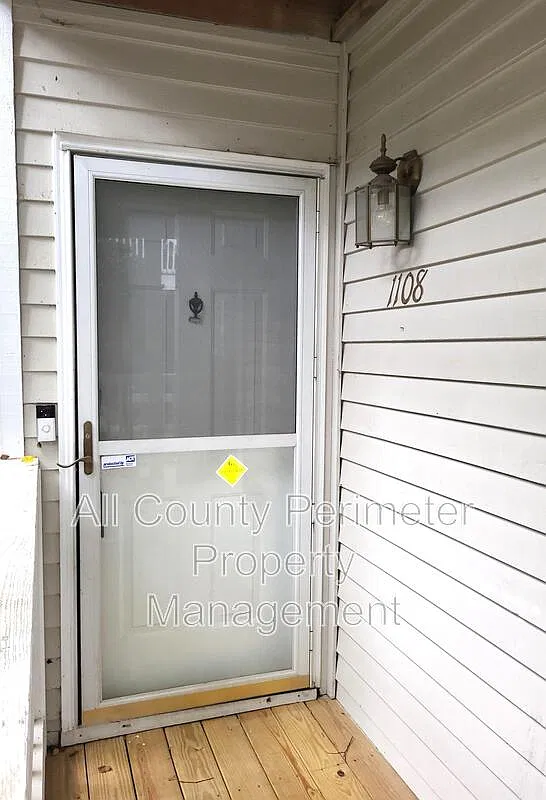 2 bed, 2.0 bath, 1100 sqft, $1,700 — Photo 2