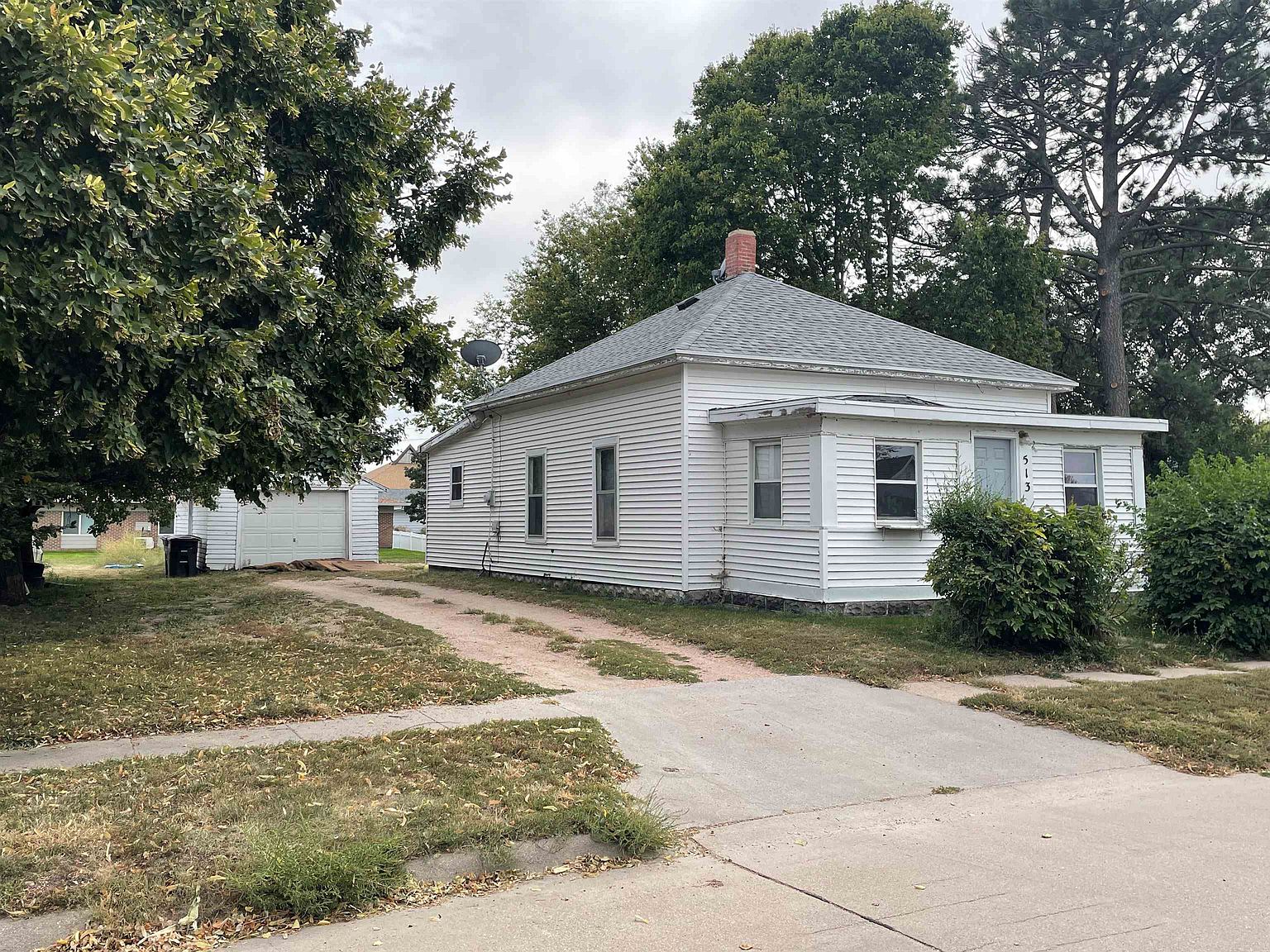 513 1st St, Gibbon, NE 68840 Zillow