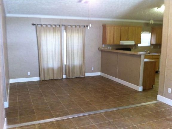 3rd image of 938 Anthony Ln