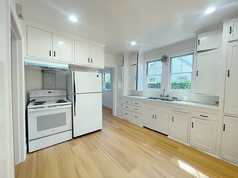 2351 Ramona St — Photo 9